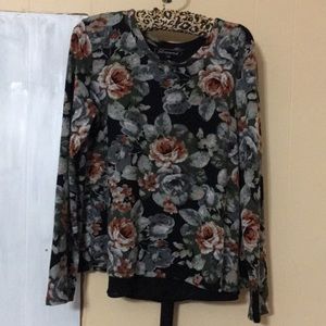 Loramendi floral top with back slit overlay